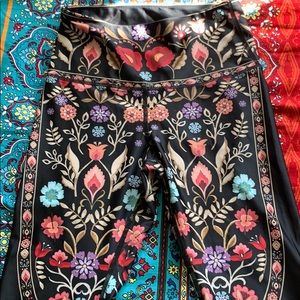 Yoga Democraxy RUSTIC YOGA leggings a MUST HAVE!